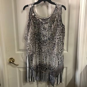 Style casual tank top with one button siZe large